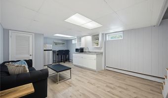 34 Foxhill Ave, Bristol, RI 02809
