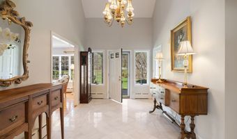 29 Woodland Dr, Avon, CT 06001