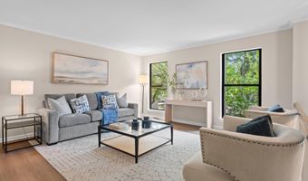 2250 Rivenoak Ct, Ann Arbor, MI 48103