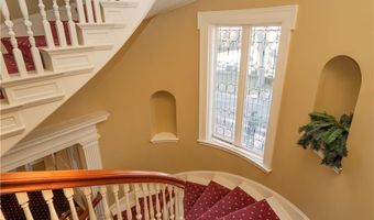 1 Oakwood Ter 7, Newport, RI 02840