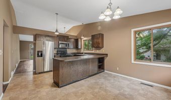 1386 Arden View Dr, Arden Hills, MN 55112