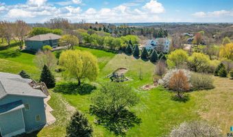 8409 Sunset Cir, Brandon, SD 57005