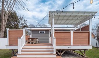100 Renfrew Ave, Middletown, RI 02842