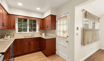 7822 MOORLAND Ln, Bethesda, MD 20814
