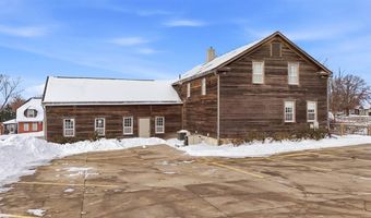 4402 220Th Trl, Amana, IA 52203