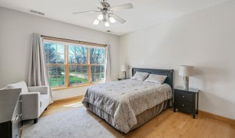 500 E Sherwood Dr, Addison, IL 60101