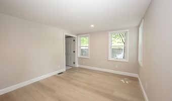 32 Raymond Rd, Auburn, NH 03032