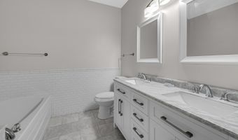 10 Millbrook Ct, Algonquin, IL 60102