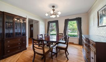 2218 N Williamsburg St, Arlington Heights, IL 60004