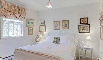 18 Ledge Rd, Newport, RI 02840
