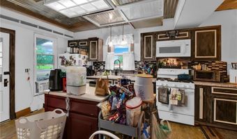118 7th St, Baldwin City, KS 66006