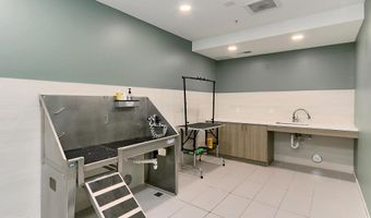 635 SLATERS Ln G-01, Alexandria, VA 22314