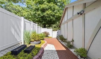 2155 Mason Green Dr, Ballwin, MO 63011