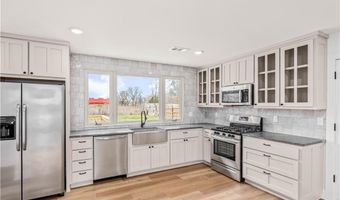 906 SE G St, Bentonville, AR 72712