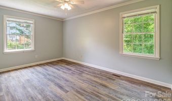 364 Pearson Dr, Asheville, NC 28801
