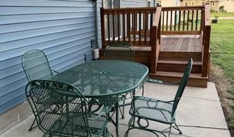 624 J St, Aurora, NE 68818