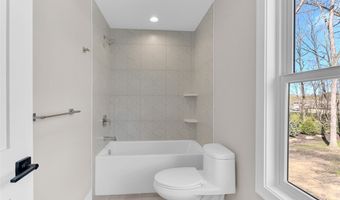 805 Club Dr W, Aurora, OH 44202