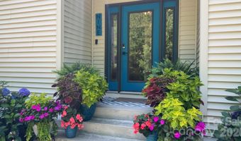 9 Bees Mountain Dr, Asheville, NC 28804