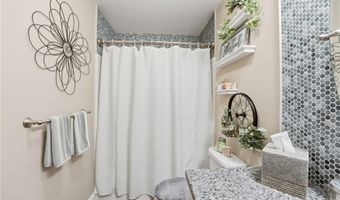 40 Saw Mill Dr 204, North Kingstown, RI 02852