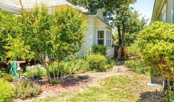 237 B St, Ashland, OR 97520