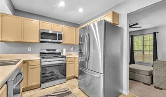 824 Brandy Oaks Ln, Stone Mountain, GA 30088
