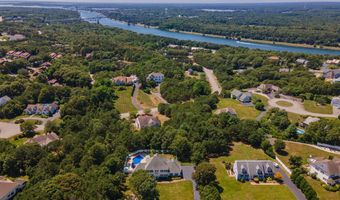 29 Weatherdeck Dr, Bourne, MA 02532