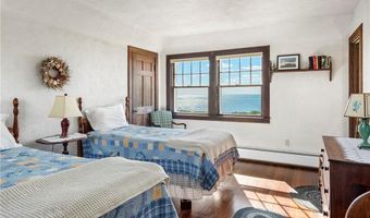8 Taylor's Ln N, Little Compton, RI 02837