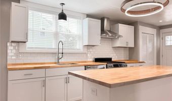 32 Richmond St 1, Bristol, RI 02809