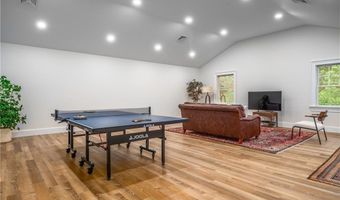 2 Cherry Ln, Bristol, RI 02809