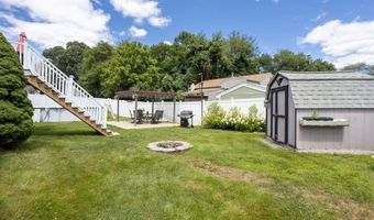 21 Beacon St, Johnston, RI 02919