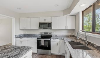 3647 E Galbraith Rd, Amberley, OH 45236
