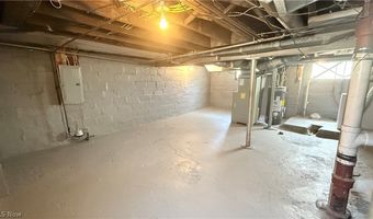 592 Lindell St, Akron, OH 44305