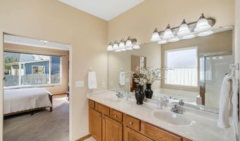 912 10th Avenue Pl, Altoona, IA 50009