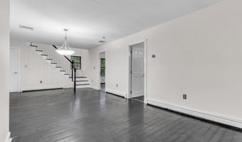 19 CENTER St, Barnegat, NJ 08005