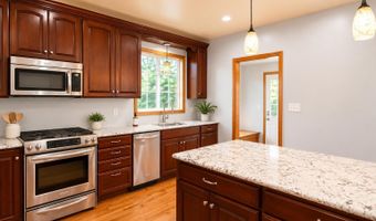 138 Church St, Belford, NJ 07718