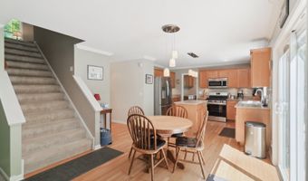 305 BUCKINGHAM Dr, Algonquin, IL 60102