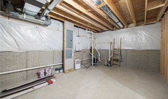 160 Eagle Cir, Amherst, OH 44001