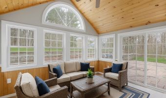3 Chickadee Ct, Bedford, NH 03110