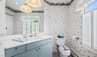 96 Starr Dr, Narragansett, RI 02882