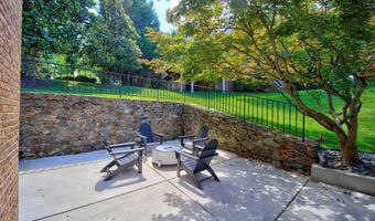 9110 WILLOW GATE Ln, Bethesda, MD 20817