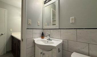 1253 Island Dr 102, Ann Arbor, MI 48105