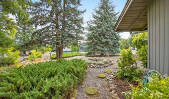 767 Twin Pines Cir, Ashland, OR 97520