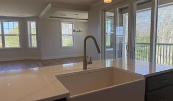 4 Longview Dr 302, Atkinson, NH 03811