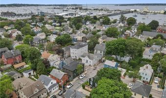43 Poplar St, Newport, RI 02840
