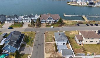 9 Cabot Rd W, Massapequa, NY 11758