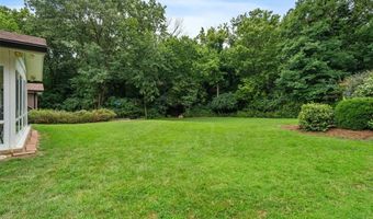 21 Meadowbrook Country Club Est, Ballwin, MO 63011