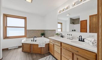 13294 212th Ave, Anamosa, IA 52205
