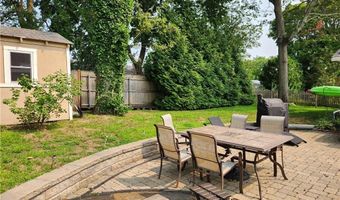 190 Capron Farm Dr, Warwick, RI 02886