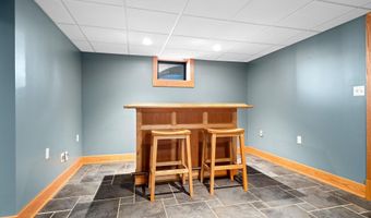 815 Midway Dr, Auburn, IN 46706