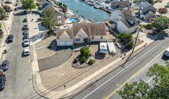 50 Yardarm Ct, Bayville, NJ 08721